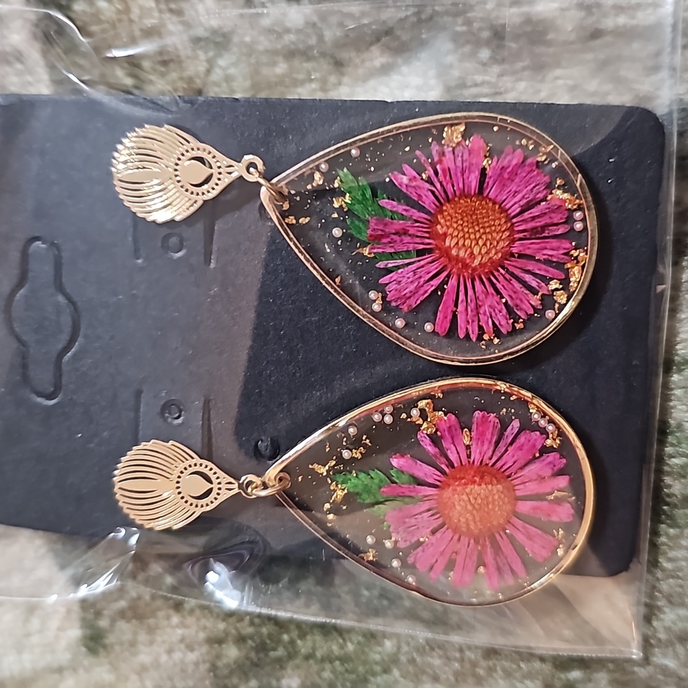 Floral teardrop earrings
